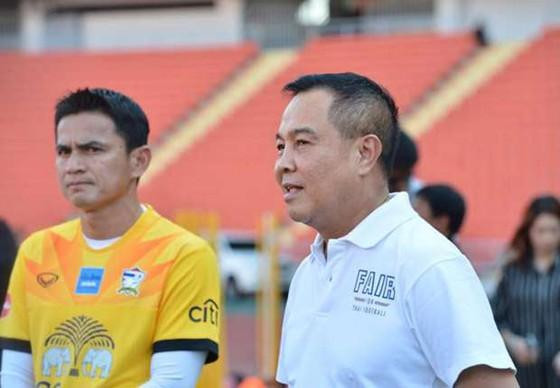 Sức ép vì thất bại của tuyển Thái Lan sẽ khiến FAT nghĩ tới việc mời lại HLV Kiatisuk? Sức ép vì thất bại của tuyển Thái Lan sẽ khiến FAT nghĩ tới việc mời lại HLV Kiatisuk?