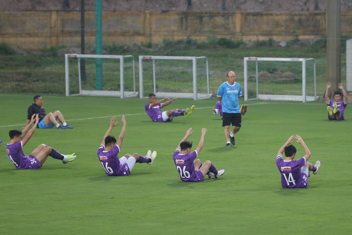 HLV Park Hang Seo còn nhiều việc cần làm với đội tuyển Việt Nam trước khi lên đường sang UAE. (ảnh Anh Tú)