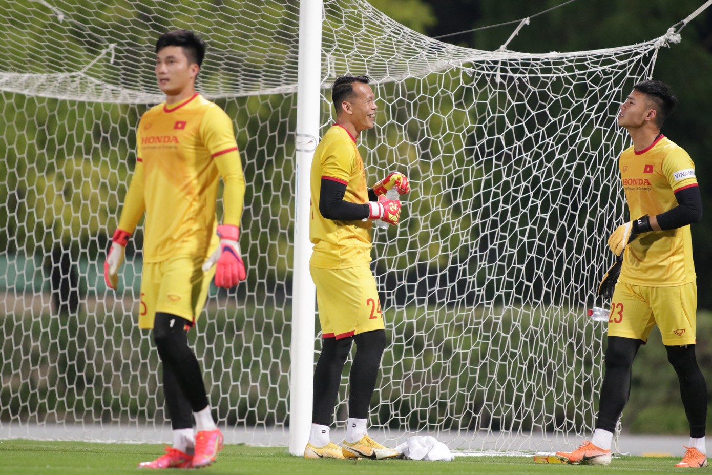 Văn Toản là thủ môn số 2 ở các ĐTQG, là dự bị cho Đặng Văn Lâm và Bùi Tiến Dũng (U22 Việt Nam). Văn Toản tiến bộ nhiều thời gian qua, dần được HLV Park Hang Seo tin tưởng.