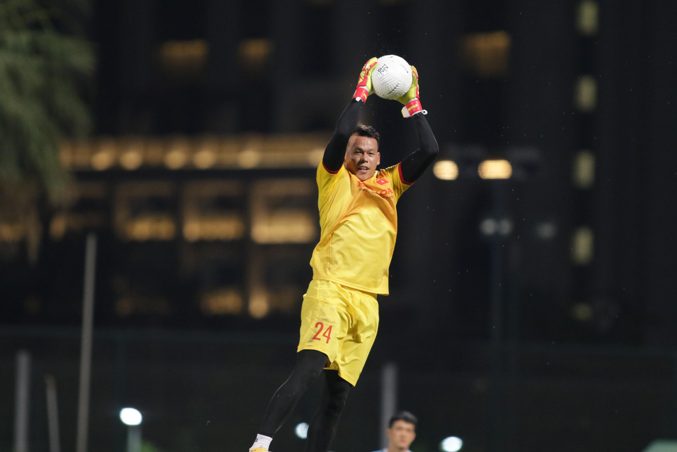 Bùi Tấn Trường đang có phong độ tốt, nhưng Văn Lâm là lựa chọn cho tương lai? (ảnh Hữu Phạm) Bùi Tấn Trường đang có phong độ tốt, nhưng Văn Lâm là lựa chọn cho tương lai? (ảnh Hữu Phạm)