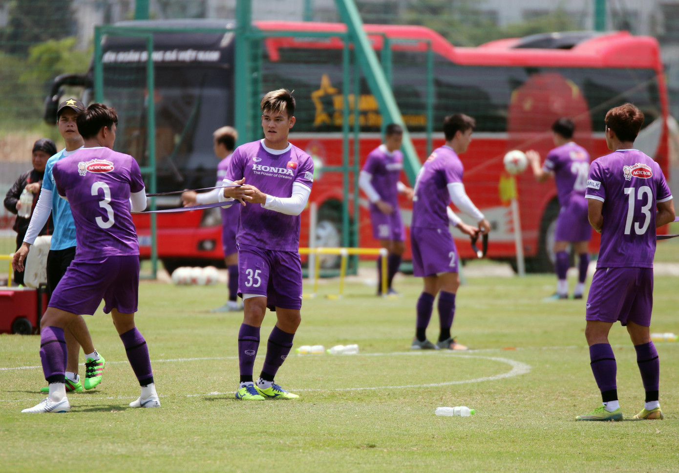 Tân binh Hồ Tấn Tài (Bình Định) sẽ phải nỗ lực hết sức để cạnh tranh một suất tham dự Vòng loại World Cup.