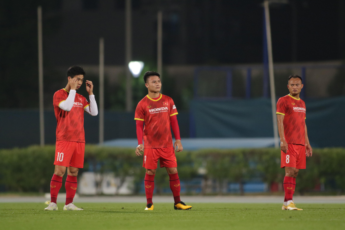 Quang Hải có thể được kéo lùi xuống chơi tiền vệ khi cần? (ảnh Hữu Phạm)