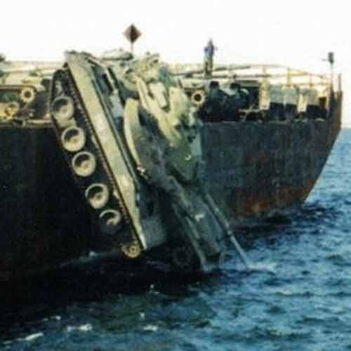 "Các loài sinh vật biển sẽ có thêm những ngôi nhà mới dưới biển", Pititpong chuyên gia sinh vật biển, người được tham gia chương trình này cùng quân đội Thái Lan cho biết .