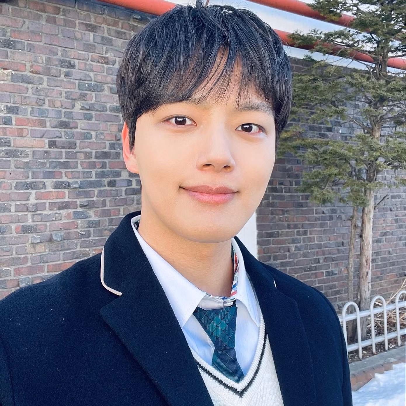 Song hoa điếm là một trong những phim đầu tay của Yeo Jin Goo.