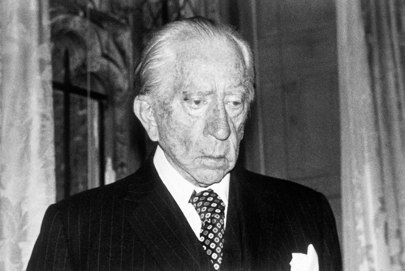 Trùm dầu mỏ Jean Paul Getty. Ảnh: AP.
