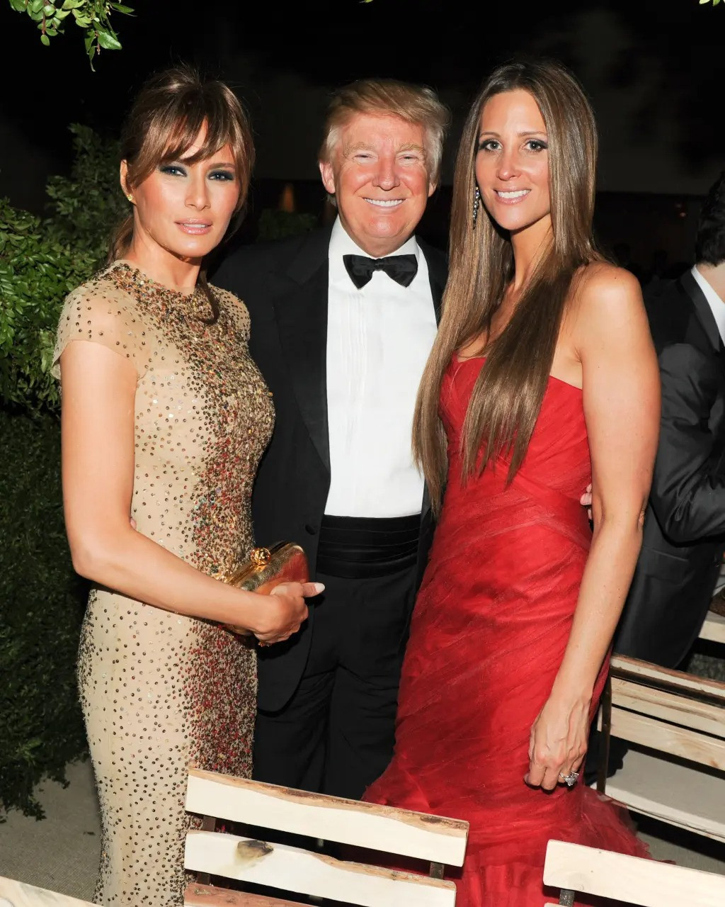 Stephanie Winston Wolkoff chụp ảnh cùng vợ chồng Trump tại Met Gala 2011. Ảnh: BFAnyc.com.