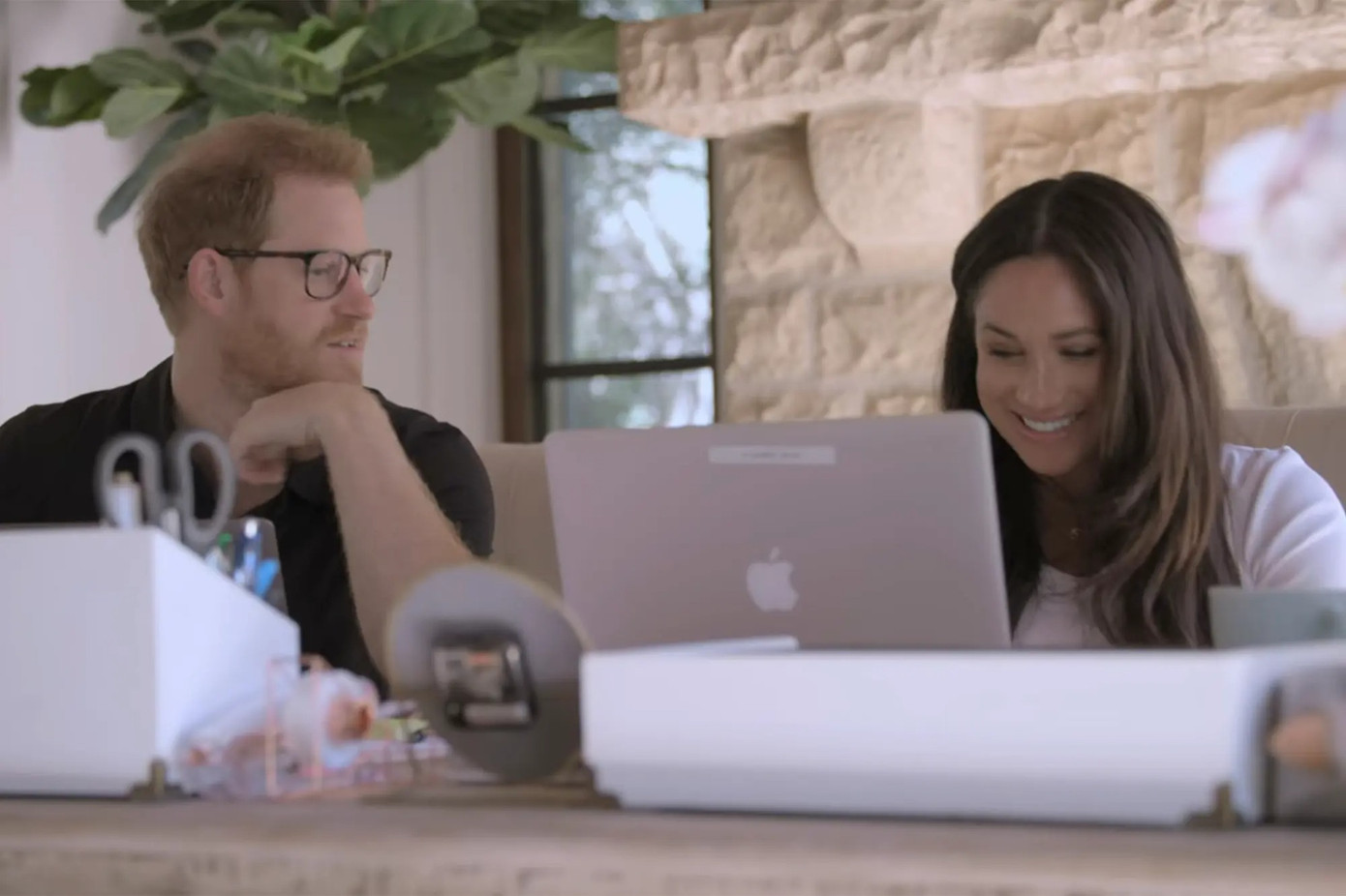 Người trong cuộc cho rằng con số trên giấy tờ chưa phản ánh hết công sức mà Harry và Meghan bỏ ra. Ảnh: Netflix.