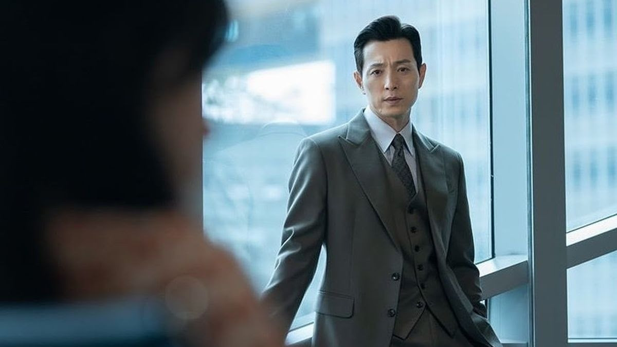 Tài phiệt quyến rũ trong The Glory từng vào vai thị vệ trong Song hoa điếm. Tài phiệt quyến rũ trong The Glory từng vào vai thị vệ trong Song hoa điếm.