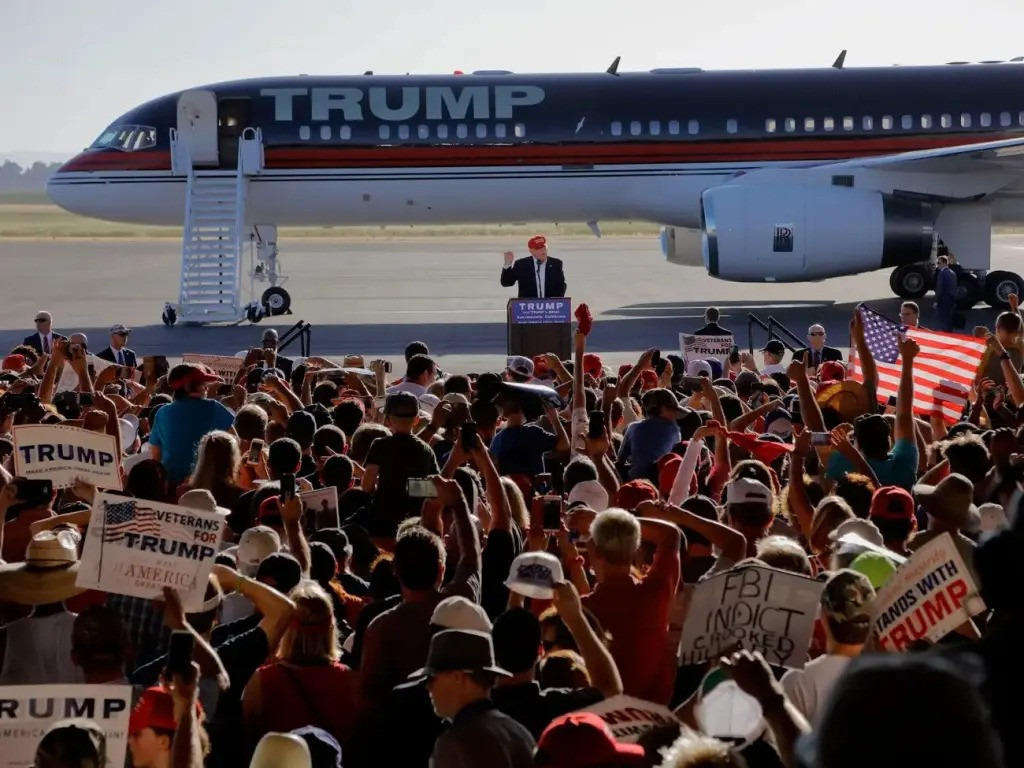 Trump Force One là biểu tượng cho chiến dịch tranh cử của ông Trump năm 2016. Ảnh: Getty Images.