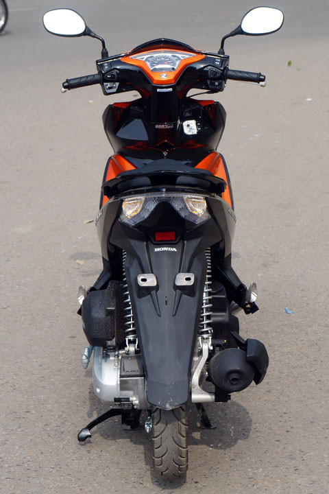 Đuôi xe được thiết kế đơn giản, hợp lý