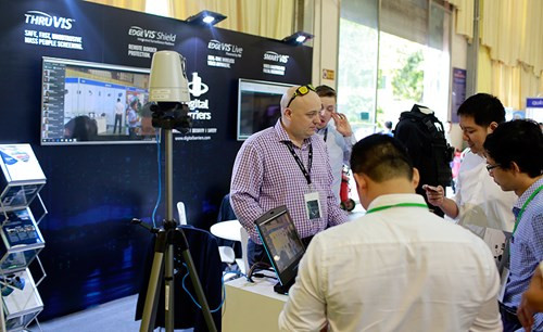 'Mục sở thị' hàng loạt khí tài của an ninh các nước ở Hà Nội ảnh 2