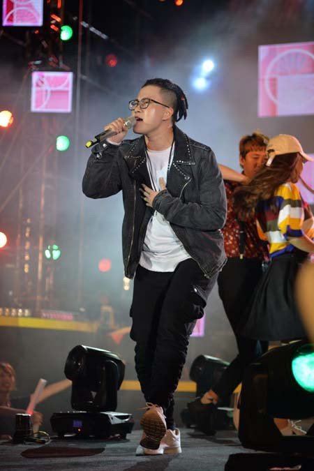 Lê Thiện Hiếu “Ông bà anh” trông nam tính hơn sau ca phẫu thuật ngực ảnh 4