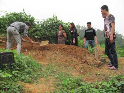 Sửa sang mộ phần. Sửa sang mộ phần