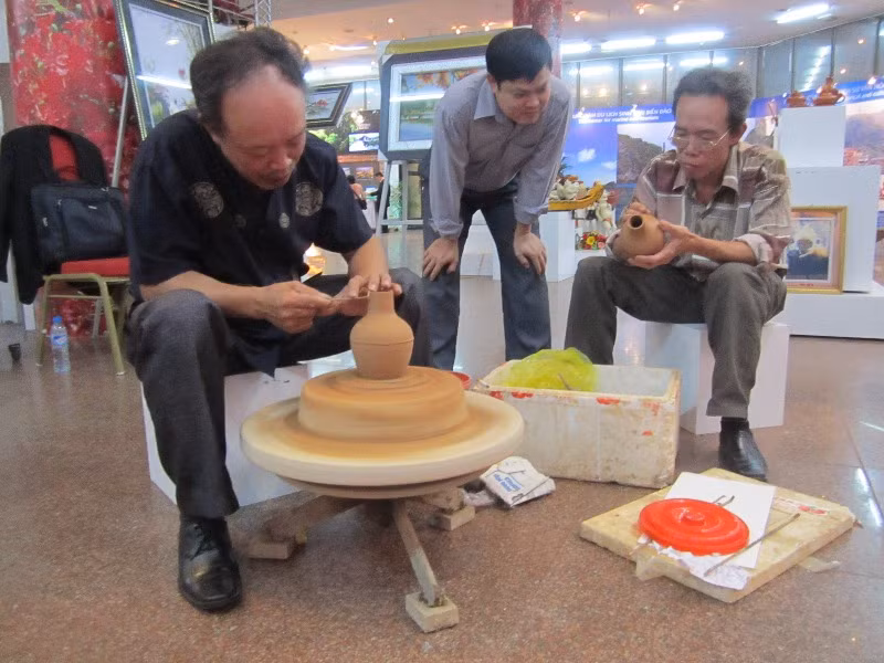 Nghệ nhân làm gốm 
