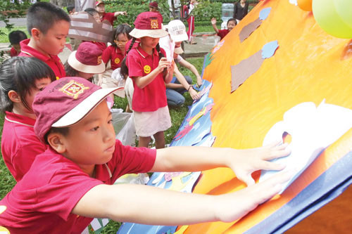 Giờ ngoại khóa của học sinh trường Tiểu học dân lập quốc tế Việt - Úc, một trong những trường sẽ tăng HP trong năm học mới. Ảnh: Đ.N.T 