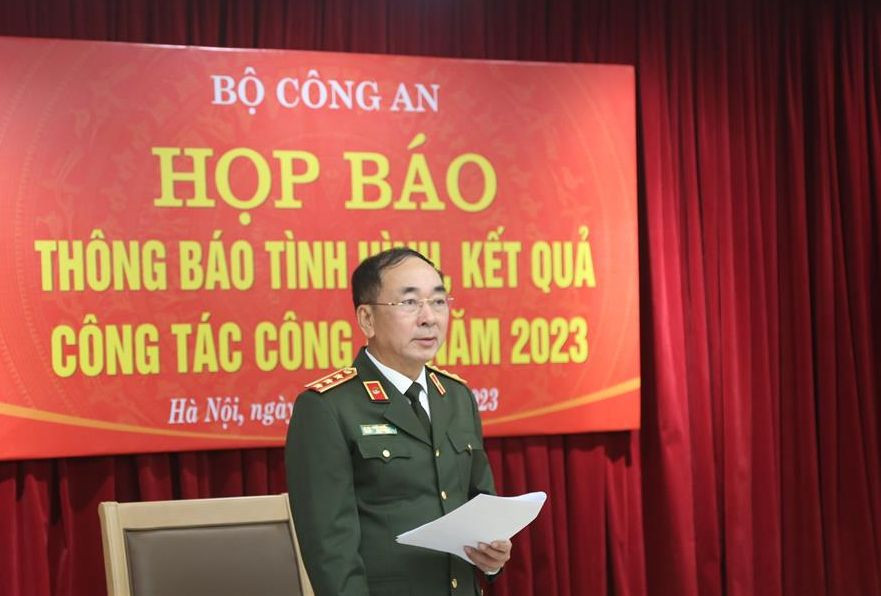 Thứ trưởng Trần Quốc Tỏ chủ trì cuộc họp báo. Thứ trưởng Trần Quốc Tỏ chủ trì cuộc họp báo.