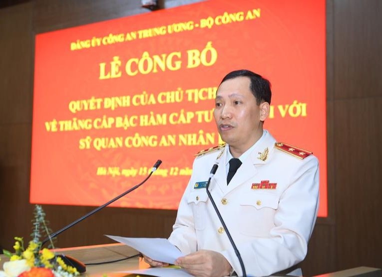 Thứ trưởng Lê Văn Tuyến phát biểu đáp từ. Thứ trưởng Lê Văn Tuyến phát biểu đáp từ.