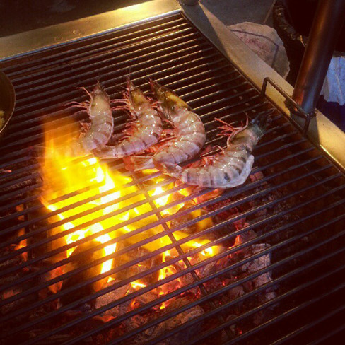 Hà Anh vô cùng hào hứng khi quá trình tẩy độc cơ thể kết thúc và cô được ăn những món hải sản tươi ngon