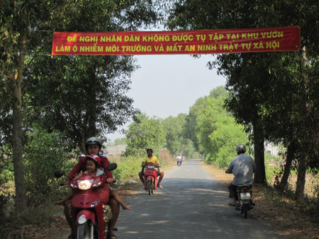 Người dân đến chữa bệnh tại khu