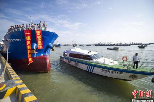 Đội tàu Trung Quốc bắt đầu đánh bắt hải sản trái phép vào hôm 13/5. Đội tàu Trung Quốc bắt đầu đánh bắt hải sản vào hôm 13/5