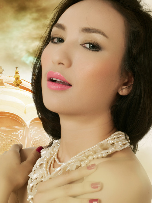 Năm 2009, Ngọc Diễm từng đại diện cho Việt Nam tham dự cuộc thi Nữ hoàng du lịch quốc tế