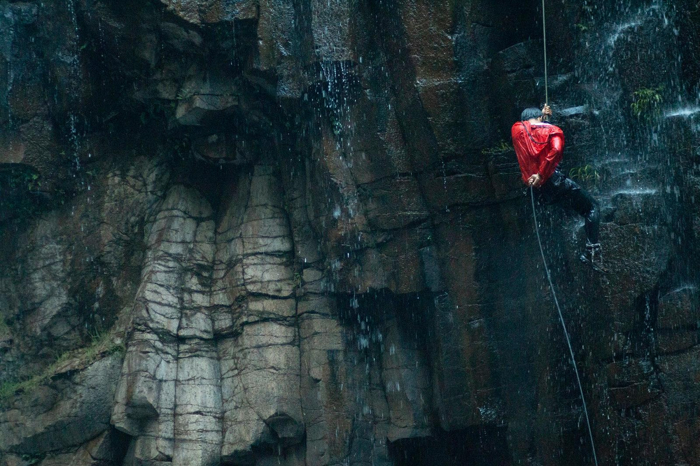 Cảnh quay mạo hiểm tại thác Lao Phào- nơi từng xảy ra tai nạn chết người