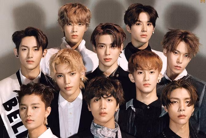 NCT 127 bị tố cáo đạo nhái poster của một ban nhạc punk rock Downtown Boys bởi chính chủ.