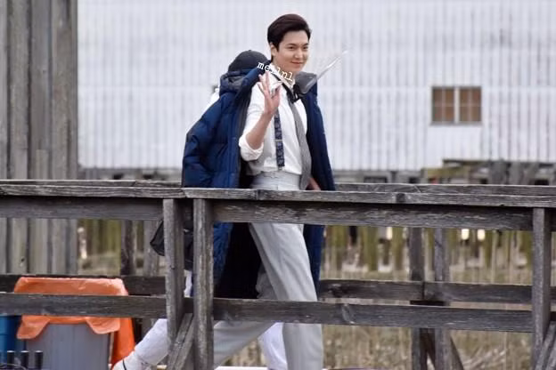 Lee Min Ho sẽ vào vai Koh Hansu, một người đàn ông Hàn Quốc được nhận làm con nuôi trong một gia đình giàu có, nổi tiếng ở Nhật Bản. Anh ta sử dụng các mối quan hệ của mình để liên tục kiếm tiền và kiểm soát bất cứ thứ gì trong khả năng.