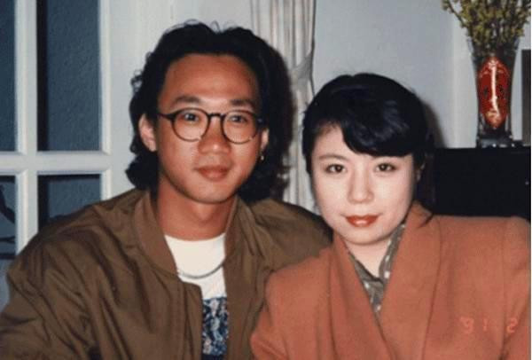 Dù không có Huỳnh Gia Câu trên đời nhưng vẫn có một người đã hết lòng chờ đợi anh ấy, người đã dành cả cuộc đời mình cho một mối tình không có kết, đó chính là Lâm Sở Kỳ. Dù không có Huỳnh Gia Câu trên đời nhưng vẫn có một người đã hết lòng chờ đợi anh ấy, người đã dành cả cuộc đời mình cho một mối tình không có kết, đó chính là Lâm Sở Kỳ.