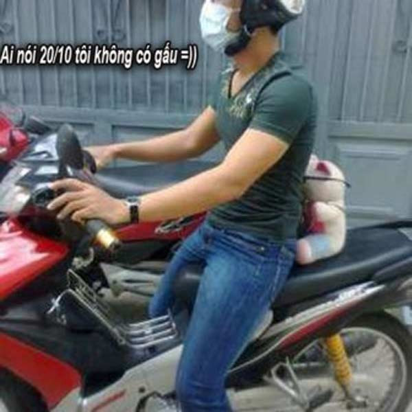  Mặc dù, sự thật thì có thể đây không phải là dân FA, mà là một anh chàng mang gấu bông đi tặng bạn gái hoặc chỉ là những hình ảnh chụp an ủi của những bạn cô đơn. Tuy nhiên, đây cũng đã tạo nên một trào lưu của các bạn trẻ vẫn đang còn nằm trong nhóm FA