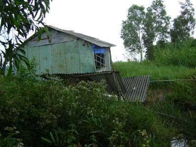 Chòi tôm bị bỏ hoang sau vụ án trộm tôm. Chòi tôm bị bỏ hoang sau vụ án trộm tôm