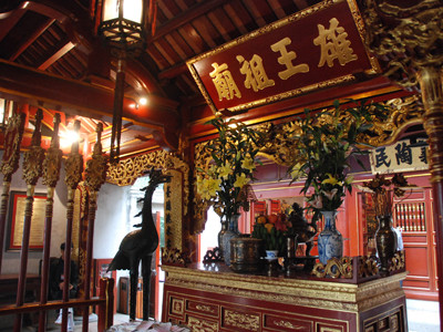 Chữ Hùng Vương Tổ Miếu ở Đền Trung