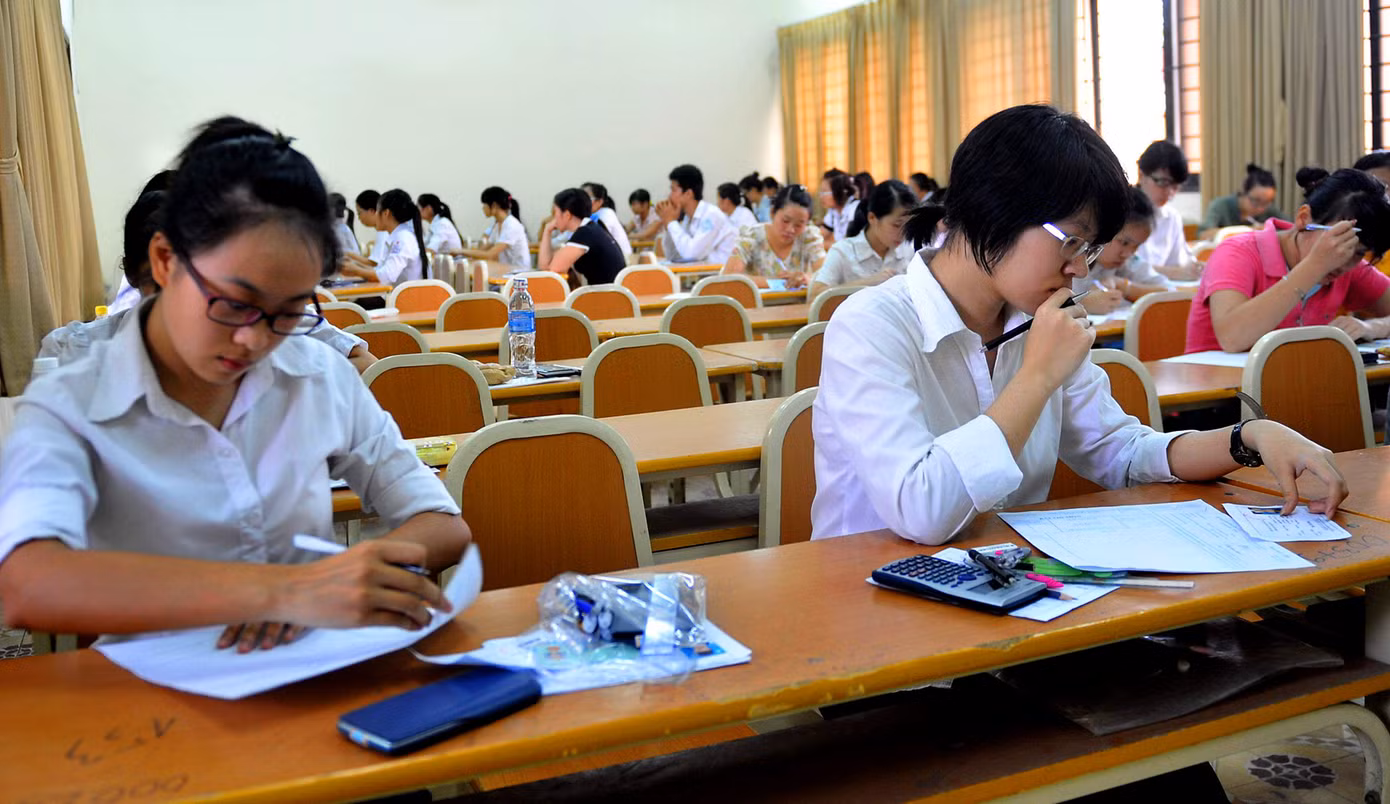 Nhiều thí sinh ở khu vực miền Bắc dù đạt điểm cao không vào được ĐH do rất ít trường tuyển NV2 và 3. Ảnh: Hồng Vĩnh