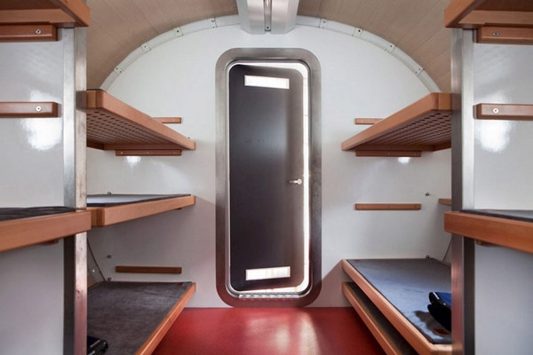 Bên trong khách sạn