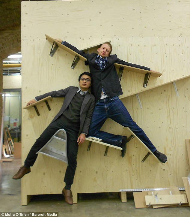 Treo người trên không trung 