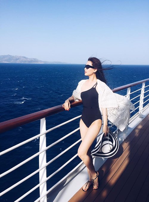 Bản tin Hoa Hậu: Kỳ Duyên, Tú Anh ‘đốn tim’ fan với cử chỉ đáng yêu ảnh 14