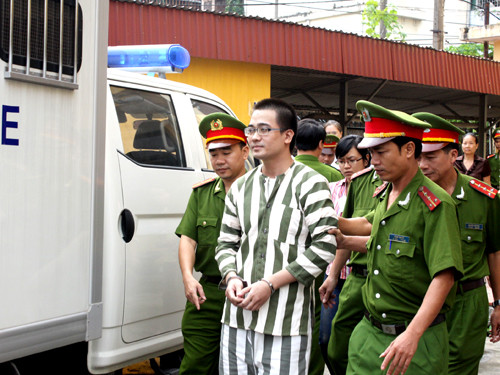 Xuất hiện tạo phiên xử phúc thẩm sáng nay (13-10) Nguyễn Đức Nghĩa sút hơn 10kg