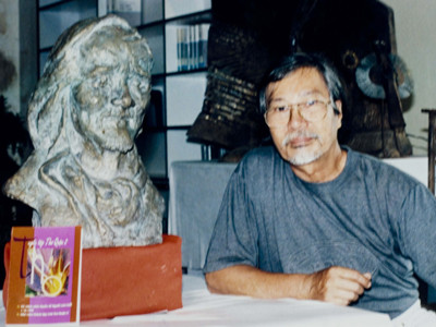 Trương Đình Quế và bức tượng Bùi Giáng. Trương Đình Quế và bức tượng Bùi Giáng