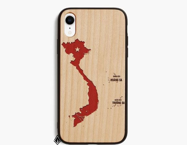 Bên cạnh đó, nhiều gian hàng đăng bán ốp lưng điện thoại có hình bản đồ Việt Nam có đầy đủ hình ảnh quần đảo Trường Sa và Hoàng Sa.