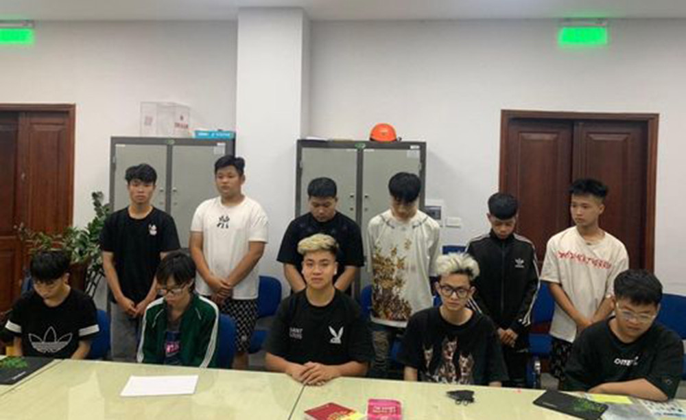 Nhóm thanh niên bị khởi tố.