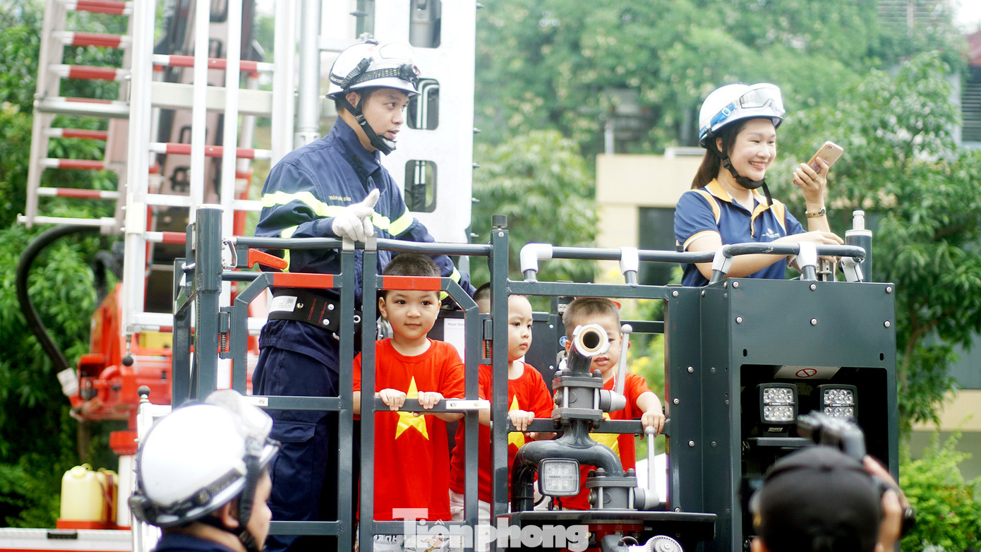 Hoạt động trải nghiệm kỹ năng chữa cháy và CNCH được tổ chức tại 2 địa điểm là Sân ngoài trời trụ sở Cục Cảnh sát PCCC&amp;CNCH số 1 phố Vũ Hữu, quận Thanh Xuân và trên tuyến phố đi bộ Trần Nhân Tông, quận Hai Bà Trưng (khu mặt trước cổng Công viên Thống Nhất)