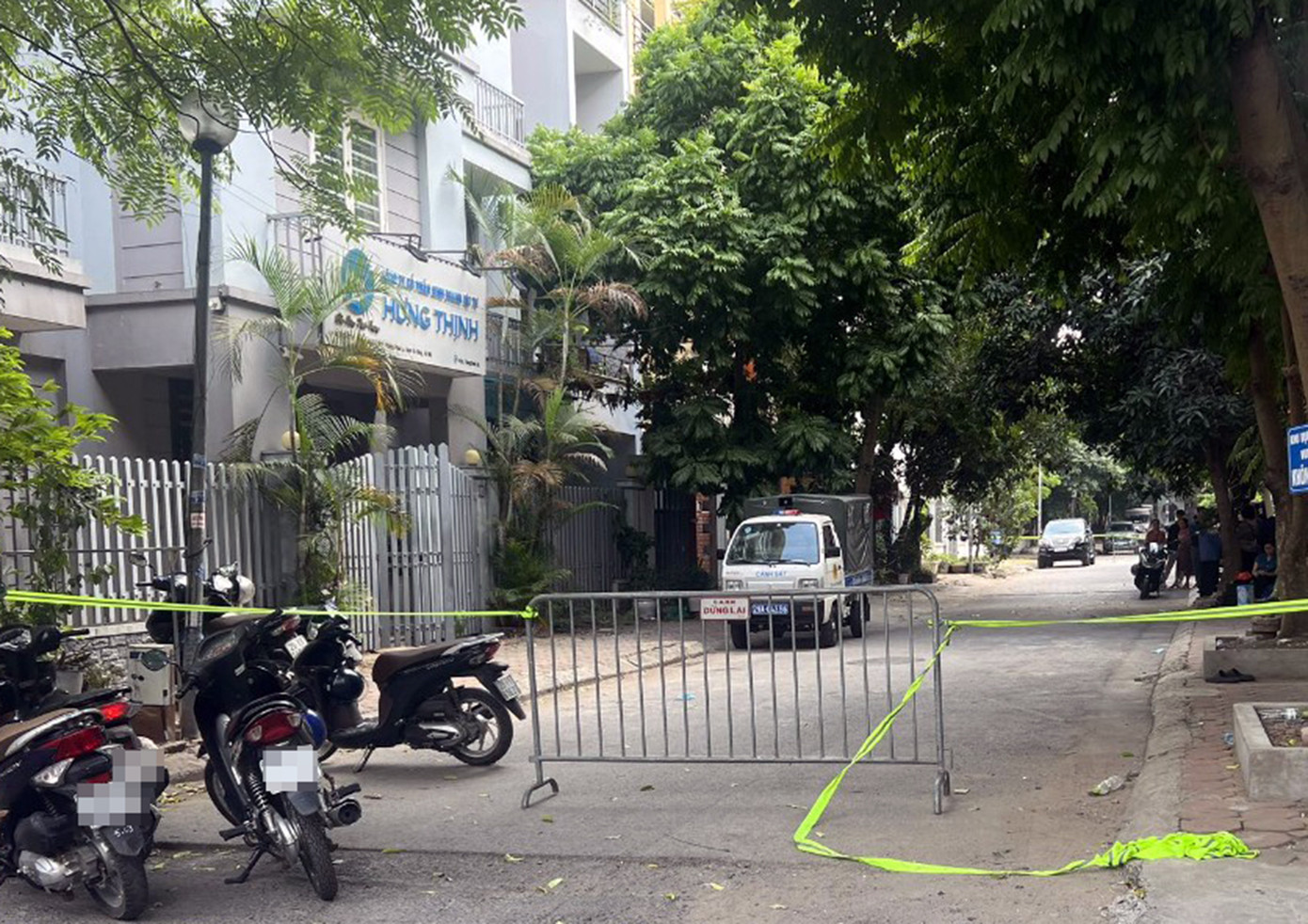 Lực lượng chức năng phong tỏa khu vực xảy ra một vụ án mạng.