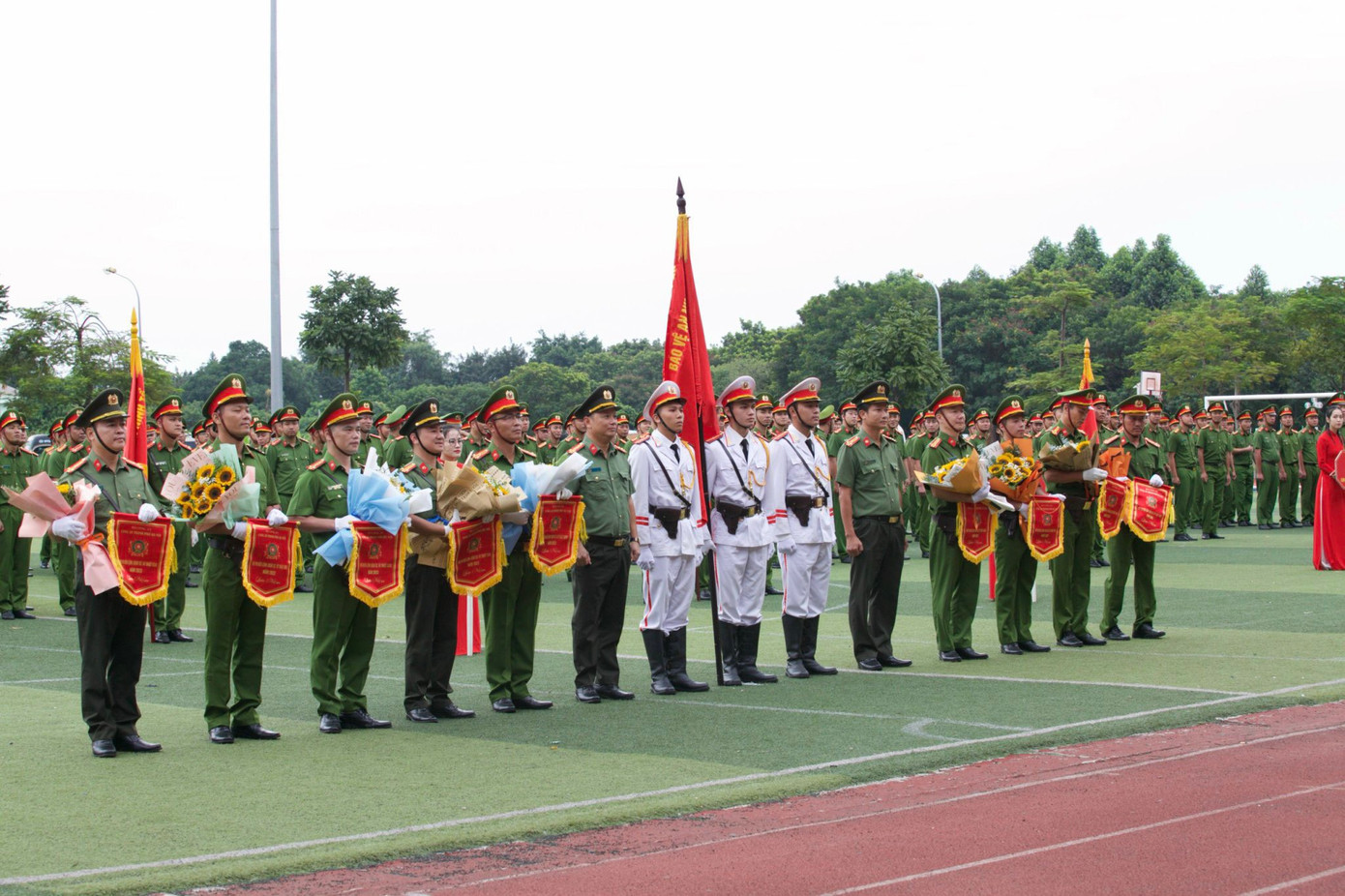 Hội thi gồm 5 phần: Phần thi duyệt đội ngũ, phần thi thực hành các nội dung về điều lệnh đội ngũ tại chỗ từng người tay không, nghi lễ Công an nhân dân; đồng diễn bài võ tổng hợp Công an nhân dân 44 động tác và phần thi tháo, lắp súng.