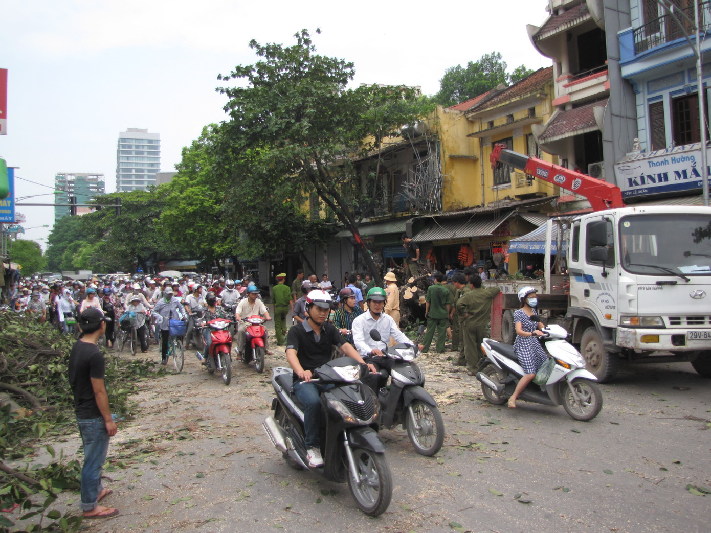 Vụ việc khiến đường lê Duẩn bị ùn tắc