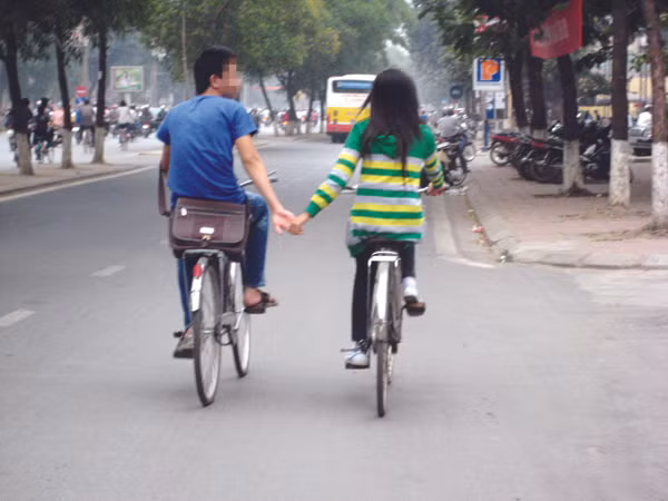 Khi yêu có nên phân biệt giàu nghèo?. Ảnh: D.N. Khi yêu có nên phân biệt giàu nghèo? Ảnh: D.N