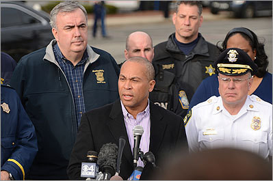 Thống đốc Patrick trong cuộc họp báo ở Watertown