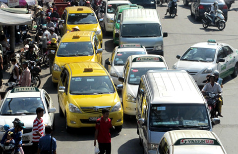 Cũng theo ông Tuấn, ngành giao thông nên xem taxi là một loại phương tiện vận tải công cộng, vì mỗi chiếc taxi mỗi ngày chở đến hàng trăm lượt khách