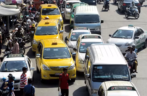 Cũng theo ông Tuấn, ngành giao thông nên xem taxi là một loại phương tiện vận tải công cộng, vì mỗi chiếc taxi mỗi ngày chở đến hàng trăm lượt khách