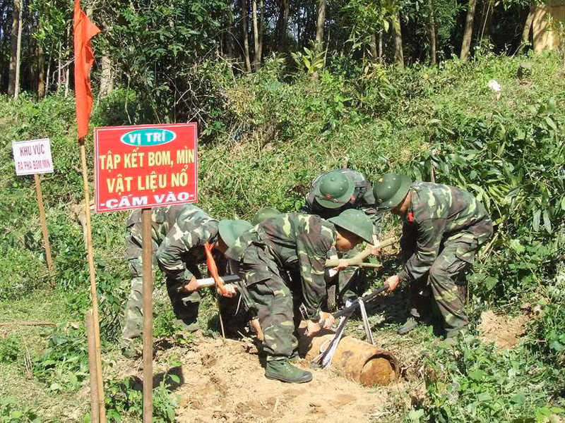 Đưa bom về nơi xử lý tạm thời. Đưa bom về nơi xử lý tạm thời