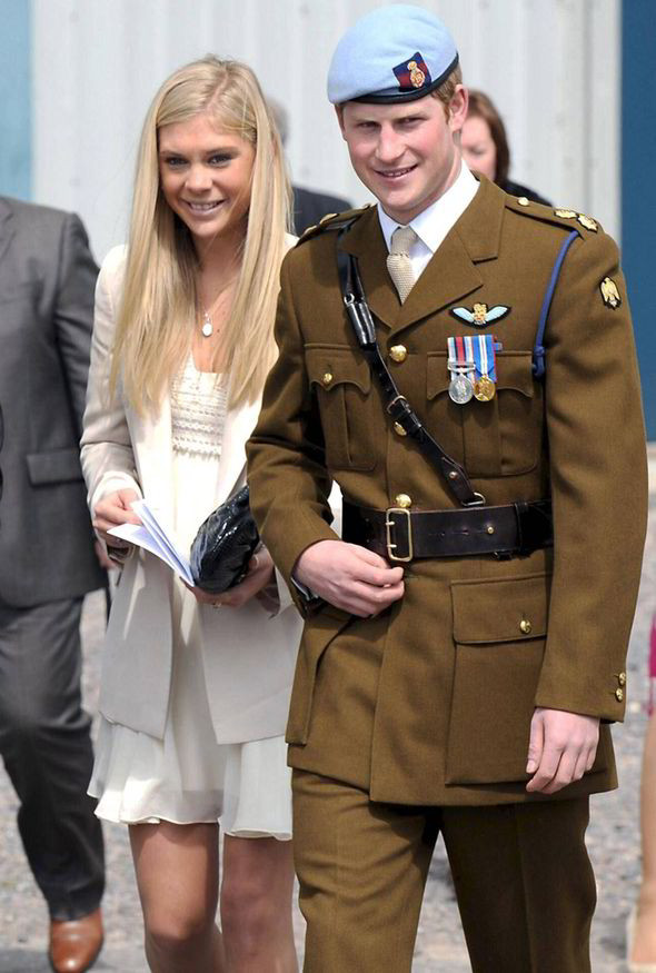 Hoàng tử Harry mời hai bạn gái cũ đến dự ‘đám cưới thế kỷ’? ảnh 1